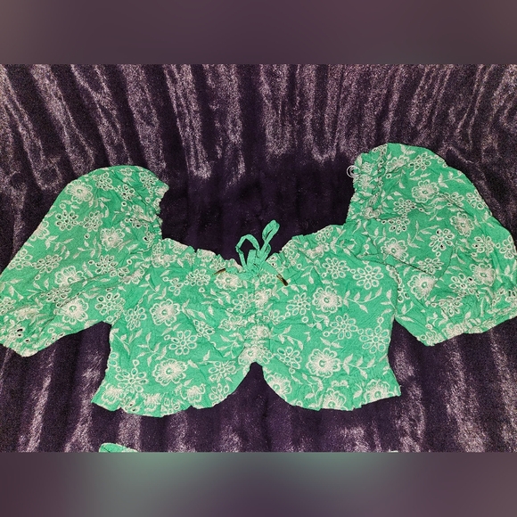 STUDIO F CROP TOP AND SHORT EMBROIDERED FABRIC - Picture 2 of 7